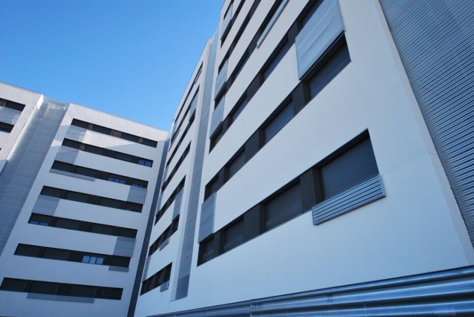 Edificio plurifamiliar terminado con SATE