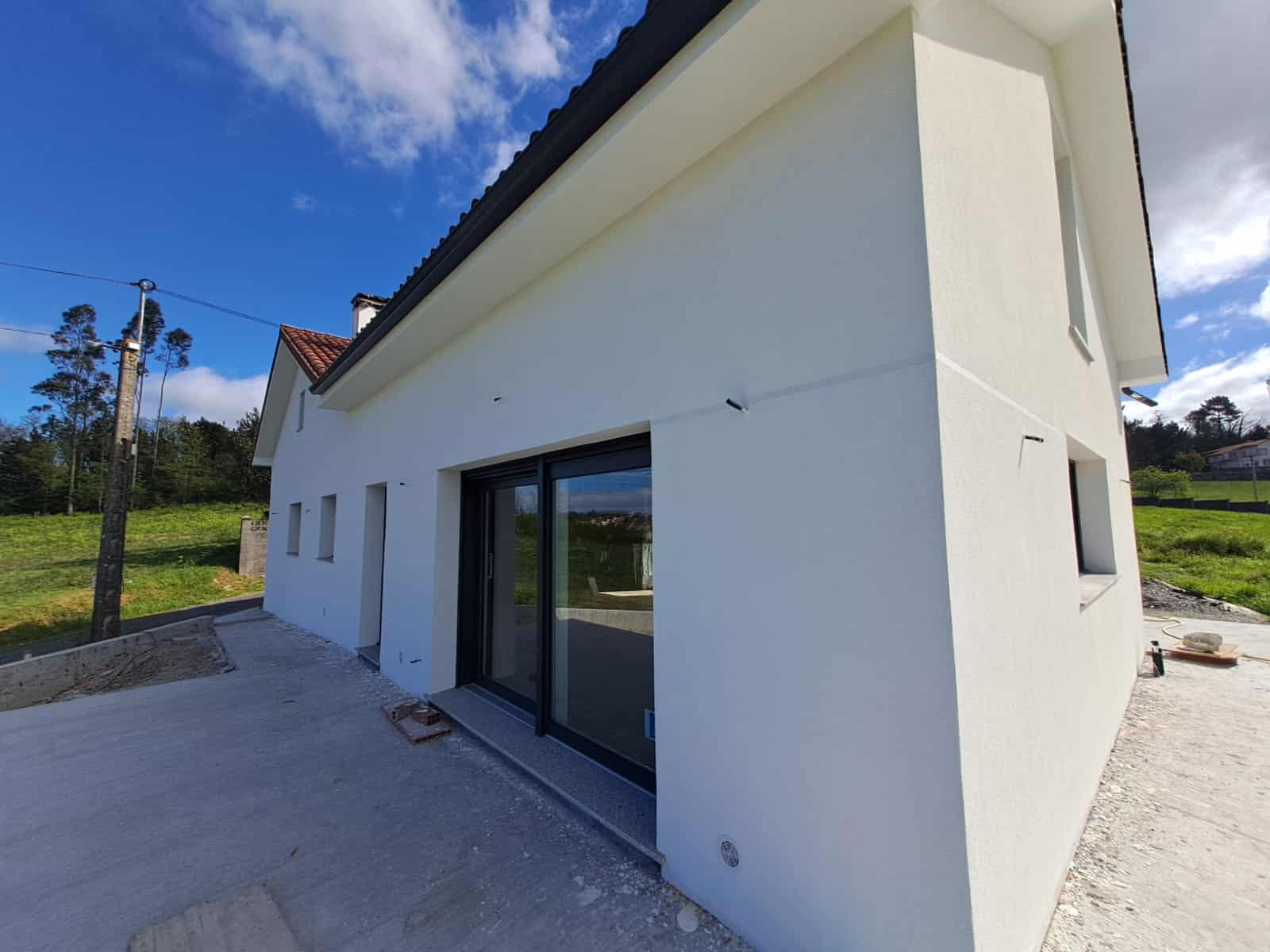 Vivienda unifamiliar terminada con SATE
